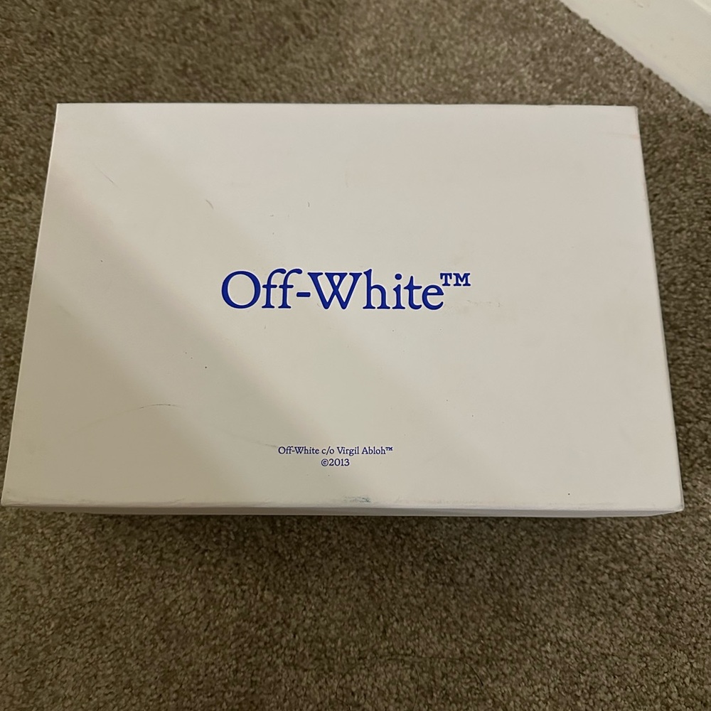 Off-White snweakers